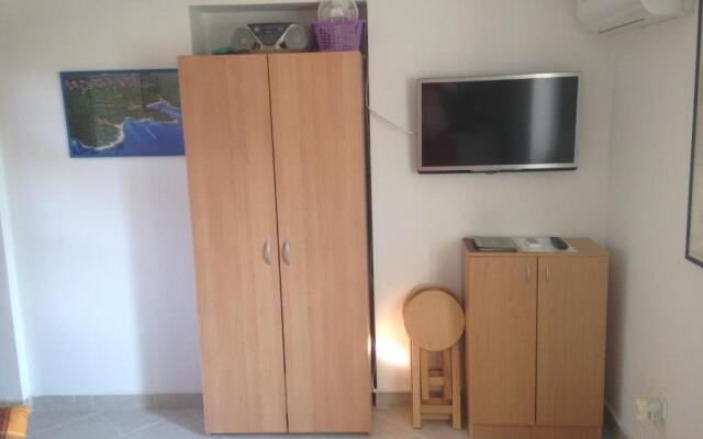 Apartment and Studio Jelušić