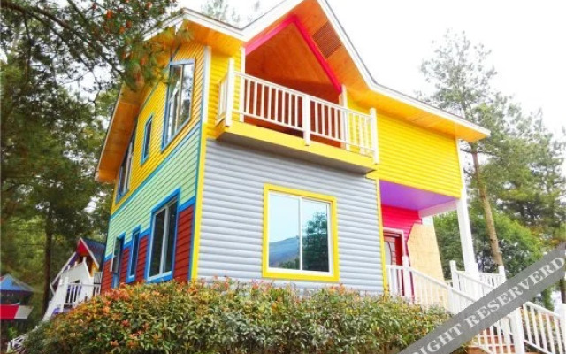 Xiangzhigou Maple Valley Holiday Hotel