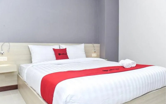 Reddoorz Plus Near Stasiun Tvri Surabaya