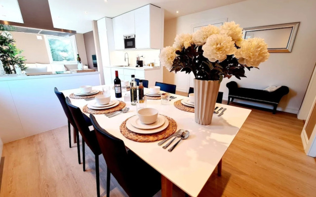 Bright And Modern - 2-bedroom, Central, Free Parking
