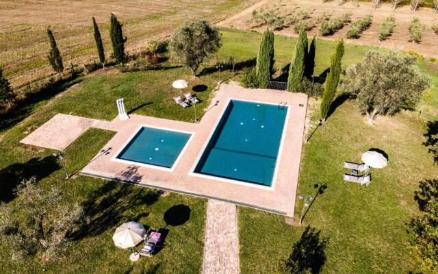 Appartamento in casale con piscina Casa I Pavoni