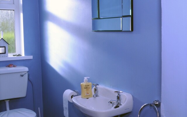 4-bed Cottage in Co. Galway 5 Minutes From Beach