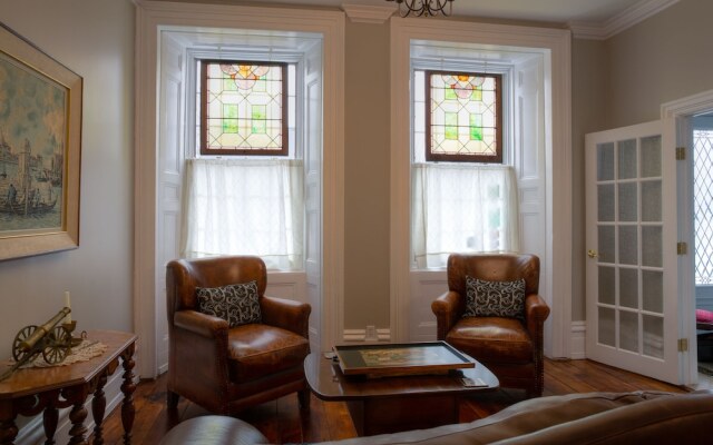 Sir Isaac Brock B&B Luxury Suites