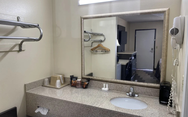 Regency 7 Motel