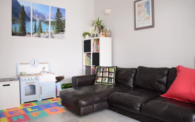 Modern Family Home Near Wimbledon With Garden