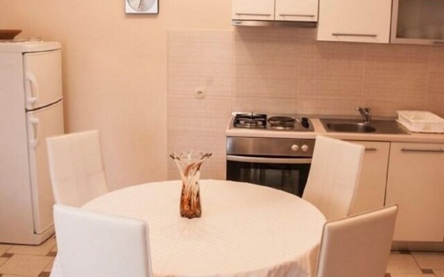 Karolinas - Parking - A1-yellow