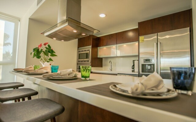 Casa Azul With Private Pool 2 Bedroom Condo by RedAwning