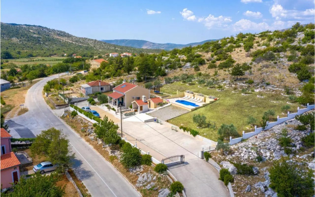 Holiday home Neoric 2