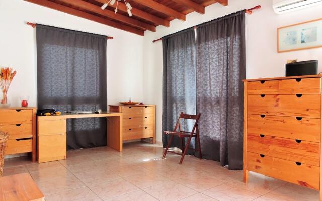 Villa With 6 Bedrooms in Tías, With Wonderful sea View, Private Pool, Enclosed Garden - 4 km From the Beach