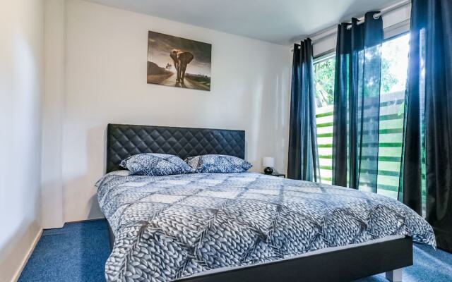 Modern Holiday Home in Badhoevedorp near the Lake