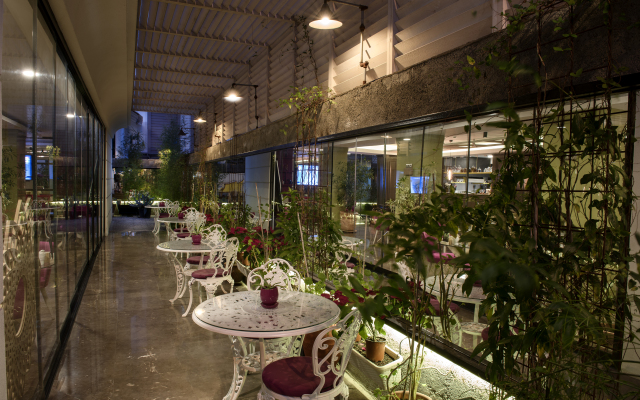 Nun Hotel Lara
