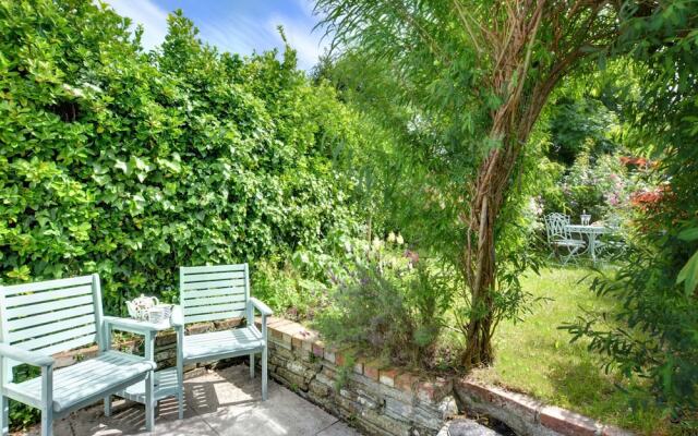 Authentic Holiday Home in Penrose near Beach