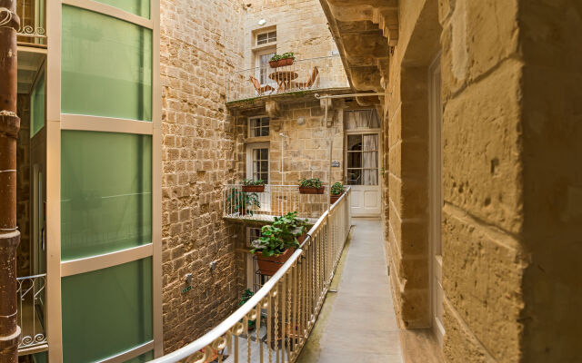 Tritoni harbour suites