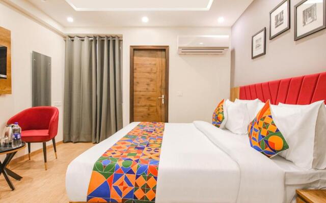 Saltstayz Select - Huda City Center