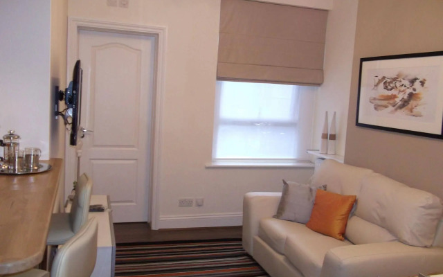 SHQ Apartments