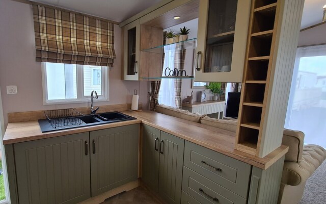 Stunning Platinum Caravan in Rhyl 2 Mins to Beach