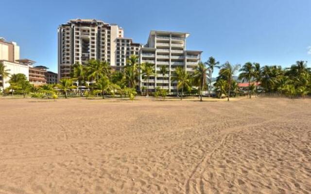 The Palms Jaco 1001 penthouse on the beach