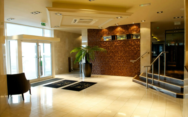 The Fenwick Hotel