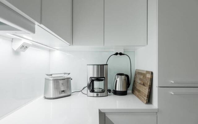 Sleek and Spacious 3 BR Apartment in City Centre