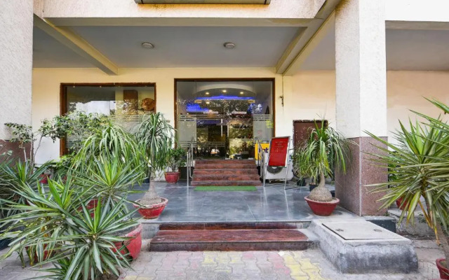 Gracious Inn Hotel by OYO Rooms