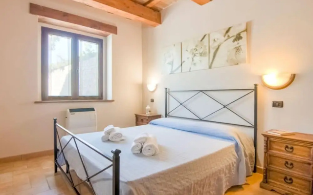 Cozy Farmhouse in Apecchio with Hot Tub