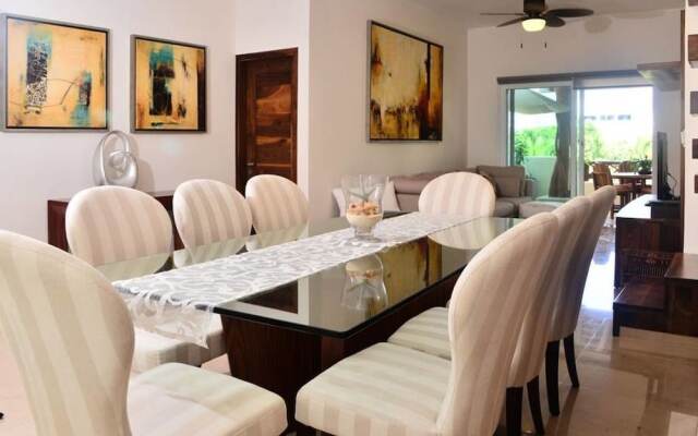 Condo Las Olas 306 by Playa Paradise