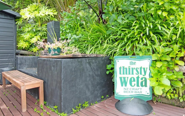 Thirsty Weta Belvue - Havelock Holiday Home