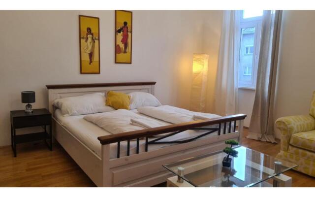 Cheerful 2BR Apartment - suitable for Longstays