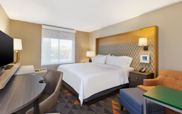 Holiday Inn Westbury - Long Island, an IHG Hotel