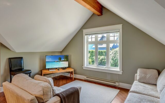 Parker by the Sea - Quaint Apartment with Beach Access