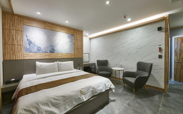 Hotel Aura