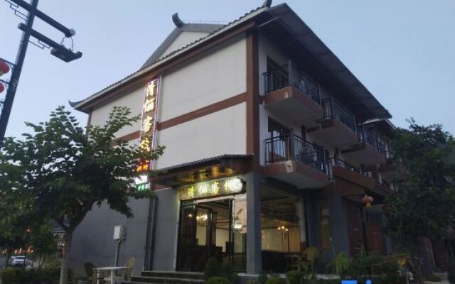 Little Seven Hole Qingli Inn