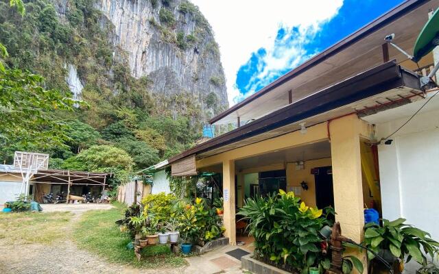 RedDoorz Hostel @ Bunakidz Lodge El Nido Palawan