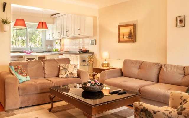 Spacious Detached House With Garden in Izmir