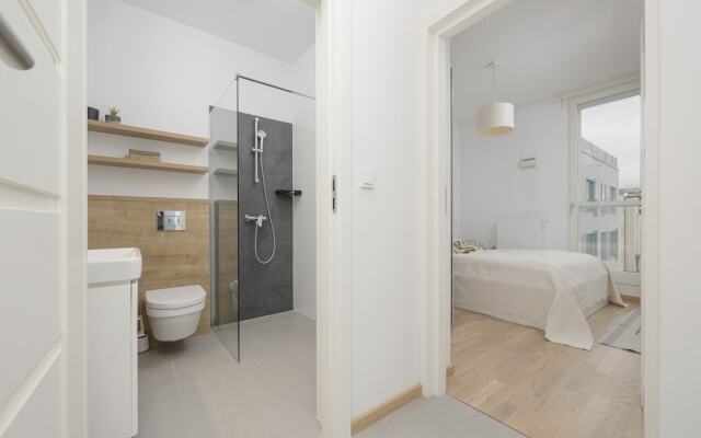 Bobrowiecka Modern Apartment by Renters