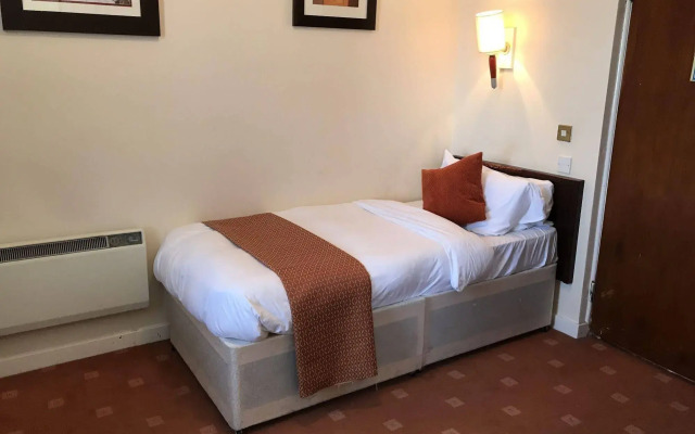 The Royal Victoria & Bull Hotel