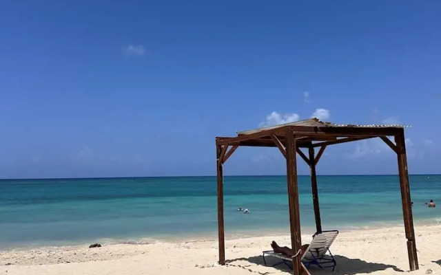 Perfectly Located in the Heart of Seven Mile Beach by RedAwning