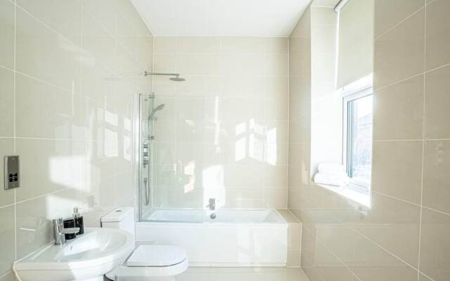 Ipswich Waterfront Serenity - City View 2BR Apt