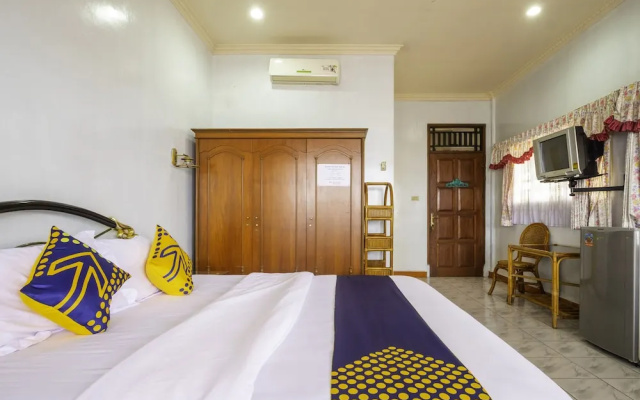 Hotel Mahkota Pantai by OYO Rooms