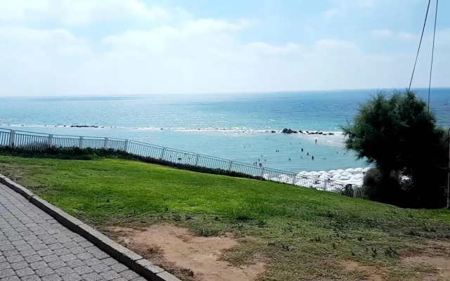 דירה מול הים בת ים 613