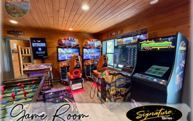 Tennessee Treasure 11 Beds Pool Theater