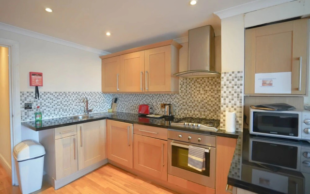 Lovely Balcony Apartment - Central London