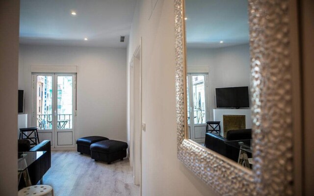 Modern 3 Bdr 2 Bath in La Latina, Near Metro