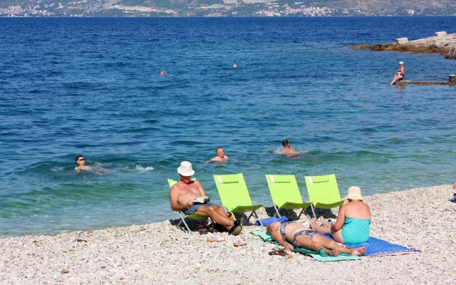 Apartments by the sea Splitska, Brac - 2865
