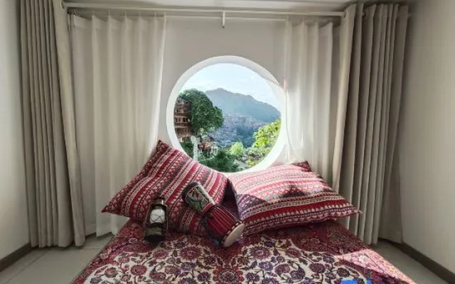 Xijiang Moye Banshan Hotel