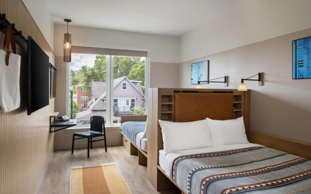 Moxy Boulder University