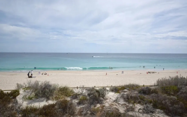 Scarborough Beach Front Resort - Shell Seven