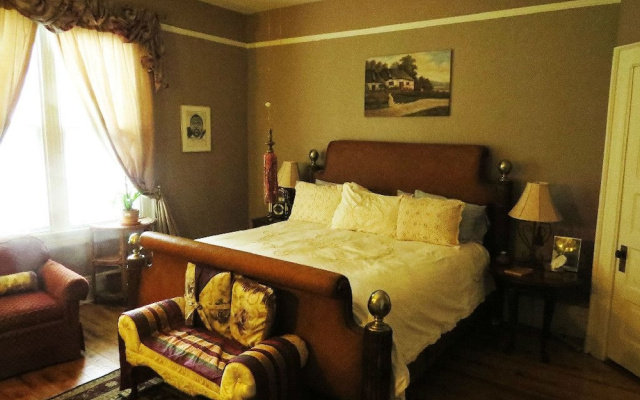 Inn Upon Moon River Plantation