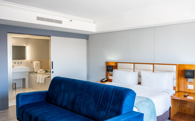 Blaauwberg Beach Hotel