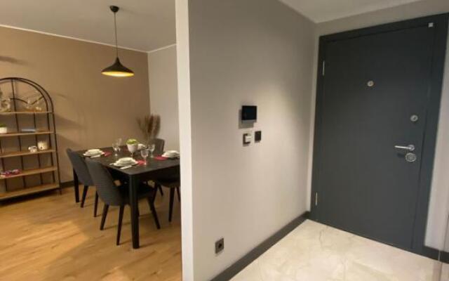 Luxury Central Fully Equipped 2BR 2BA Apartment by Siena Suites